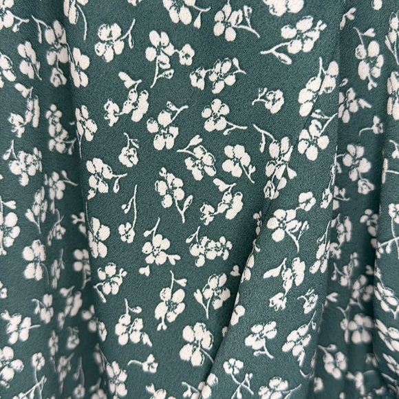 Sienna Sky smocked green floral bell sleeve blouse L - Picture 5 of 10